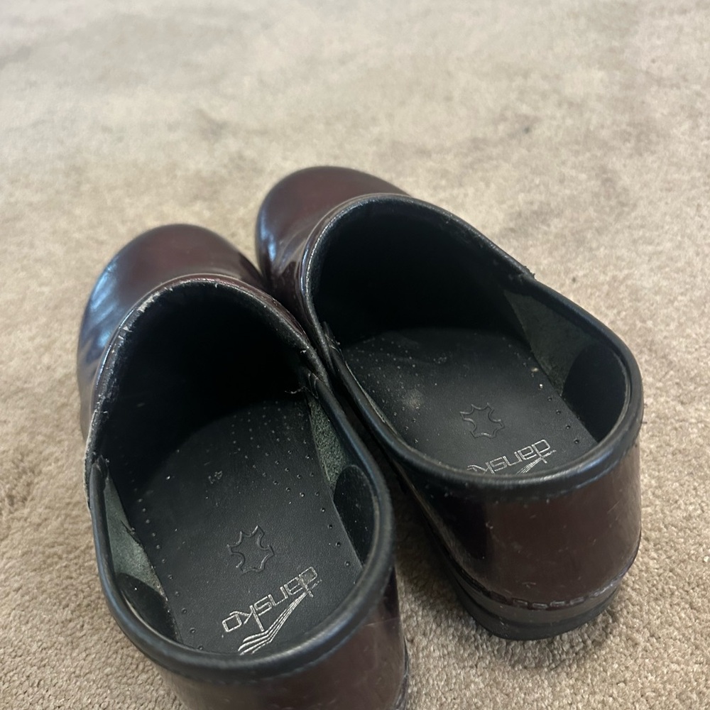 Dansko sz 41 Burgundy Clogs - Picture 4 of 5